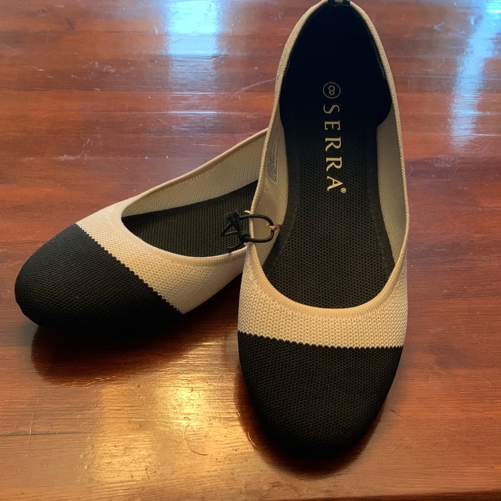 Serra Women's Elegant Black and Cream Loafers